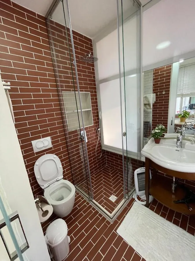 Marini Tiny Home Tirana 0*,  Albania